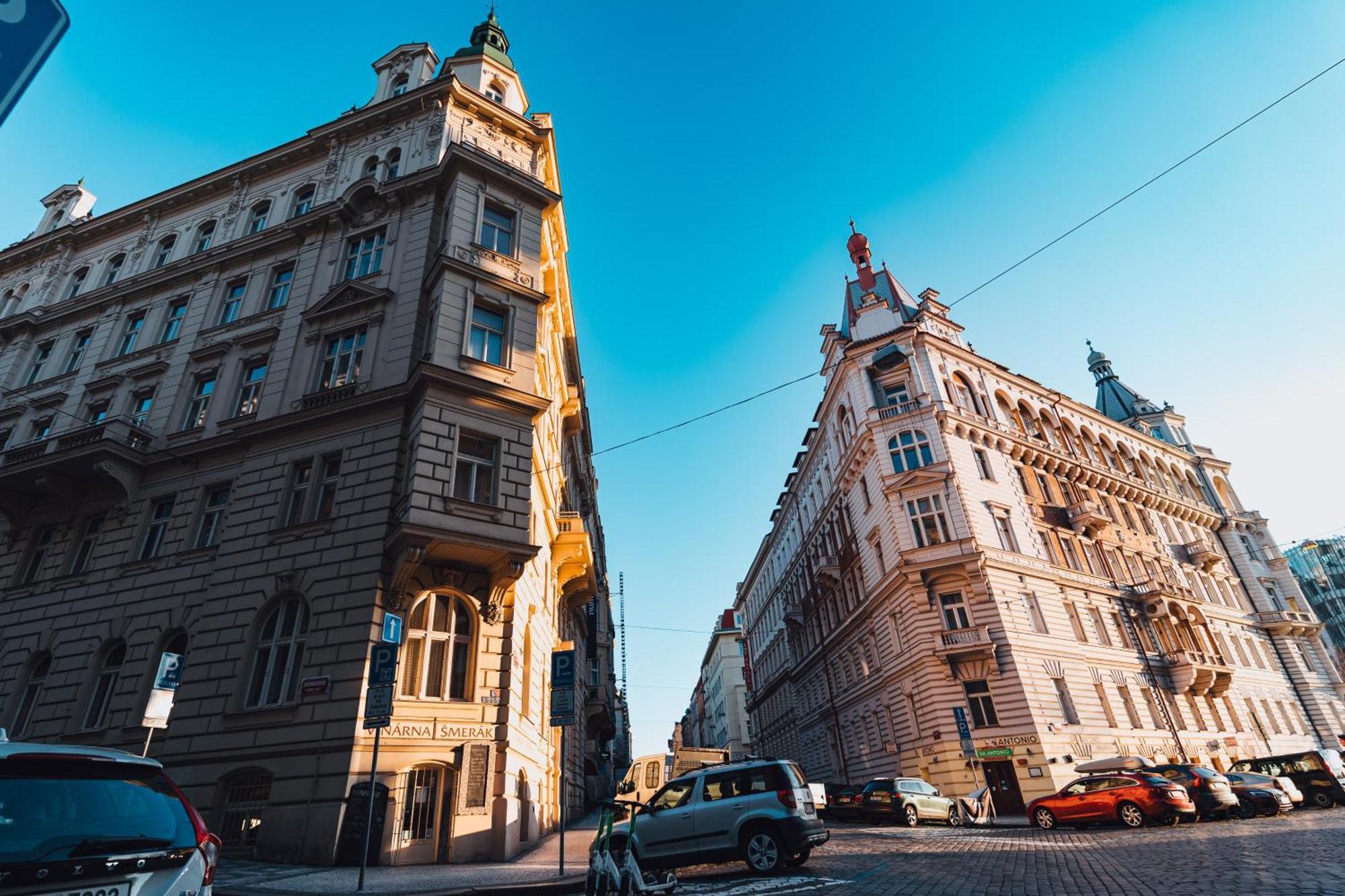 Two-Level Apart With A Terrace Near The Vltava River براغ المظهر الخارجي الصورة